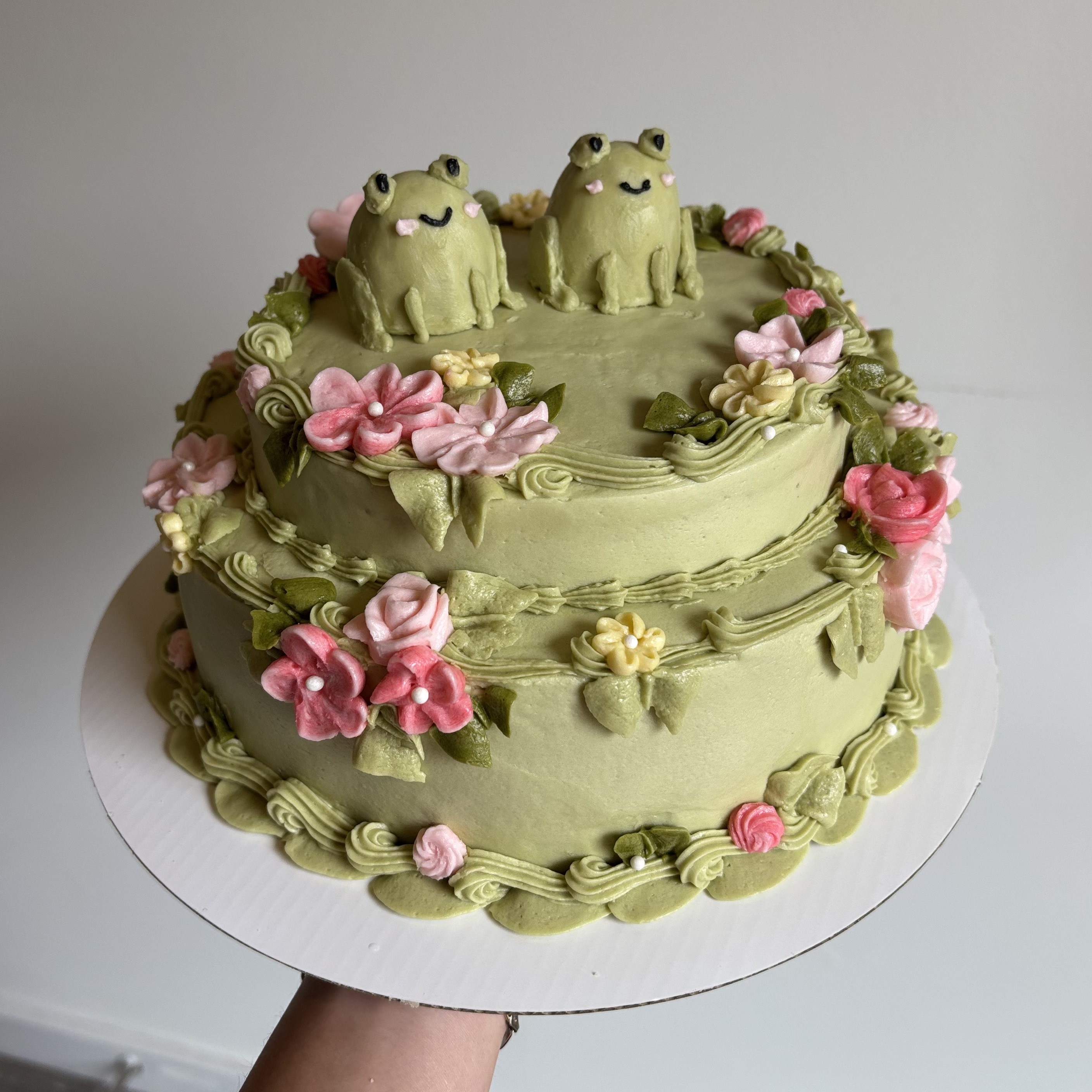 tiered frog cake